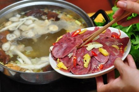 5 LOẠI RAU ngon ngọt nhưng tuyệt đối không được ĂN LẨU kẻo sản sinh chất KỊCH ĐỘC như thạch tín, có thể gây chết người như chơi