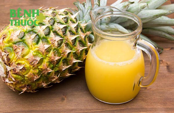 Trong quả dứa chứa chất bromelain giống như một enzyme có tác dụng tan sỏi hoặc mài mòn viên sỏi